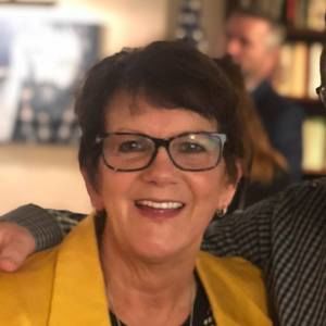 Meet your Posher, Mona